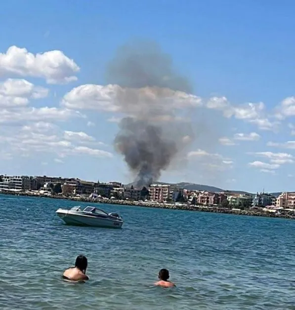 Избухна огромен пожар край Несебър ВИДЕО+СНИМКИ