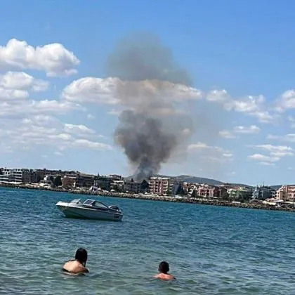 Избухна огромен пожар край Несебър ВИДЕО+СНИМКИ