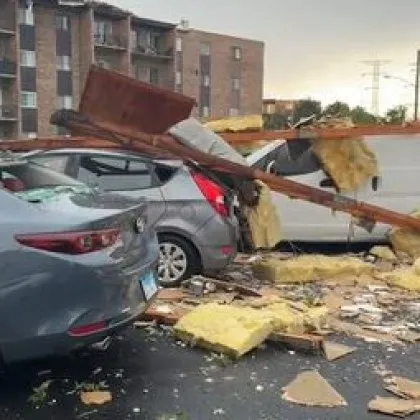 Силни бури с пориви на вятъра до 100 км ч удариха