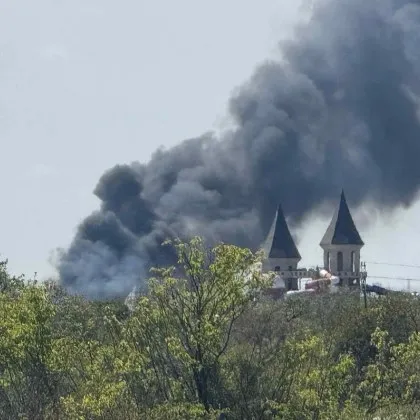 Огнеборци от 3 града се борят с огромния пожар който