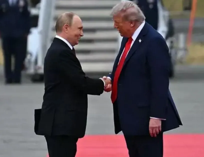 Игри на височина: Путин порасна или Тръмп се смали?