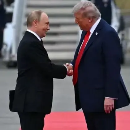 Игри на височина: Путин порасна или Тръмп се смали?