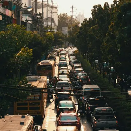 Дейвид Хампсън от Великобритания редовно ходи на кръстовище и блокира