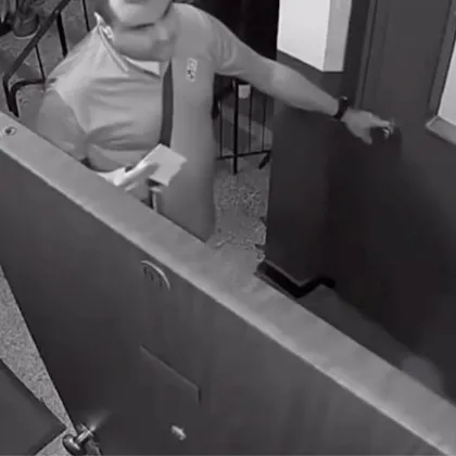 Поведение на доставчик на храна който твърди че трябва да