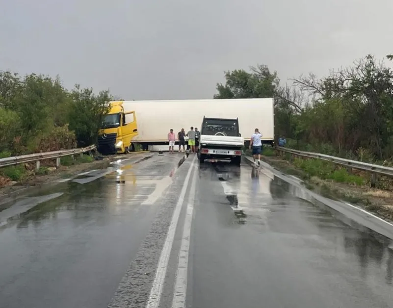 Сияна си отиде, пътят на смъртта край Телиш остава