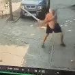 Желязко с желязна тръба наби сляпо куче в Казанлък ВИДЕО