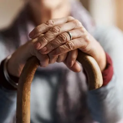 От снощи в казанлъшкото село Средногорово издирват 78 годишна жена Баба