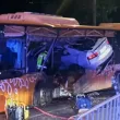 На командно дишане е шофьорът на автобуса, в който се вряза кола