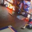 За „две играчки": Деца обират автомат в Несебър, родителите – в дълбок сън ВИДЕО