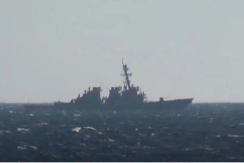 Американски военен кораб гори край бреговете на Япония