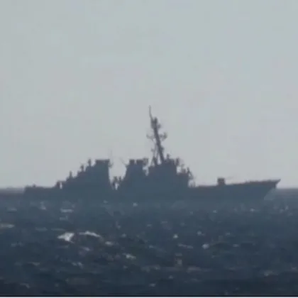 Американски военен кораб гори край бреговете на Япония