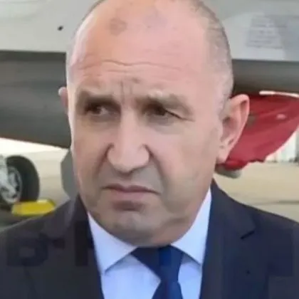 Президентът Румен Радев издаде указ за преназначаването на генерал майор Емил