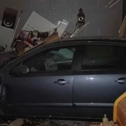 В Нотингам Великобритания пиян мъж зад волана се блъсна в