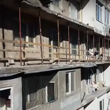 80 годишен мъж загина падайки от петия етаж на дома си