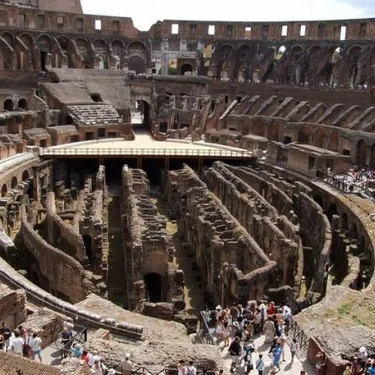 Жена екскурзовод припадна и почина по време на обиколка на