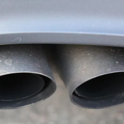 Учени свързват склонността към шумни автомобили и демонстративно шофиране със