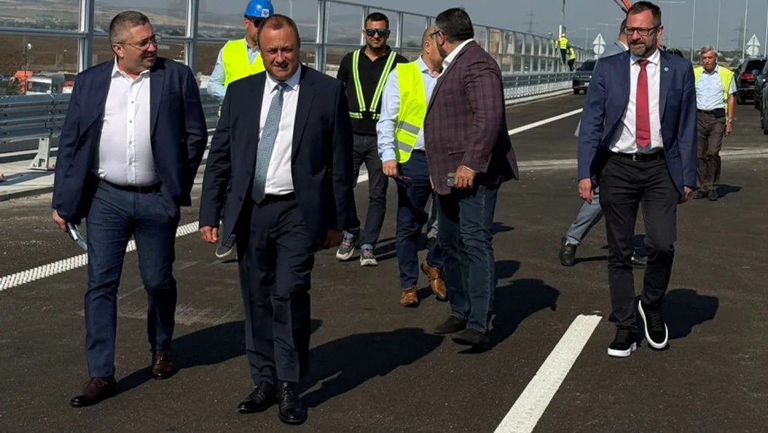 Пускат в експлоатация АМ "Европа" до средата на септември СНИМКИ