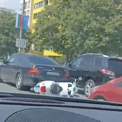 Инцидент в София! Блъснаха скутер СНИМКА