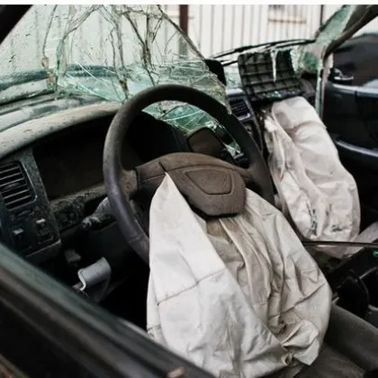Изправят пред съда 16-годишния, който се вряза в дърво и уби две деца