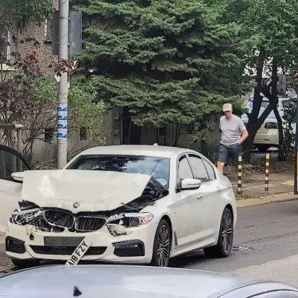 Пътен инцидент блокира временно движението на трамваи в столицата информират