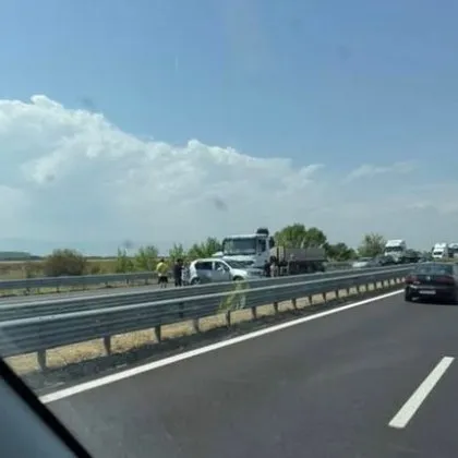 Кола и камион се сблъкаха на АМ Тракия край Пловдив, има километрична тапа СНИМКИ