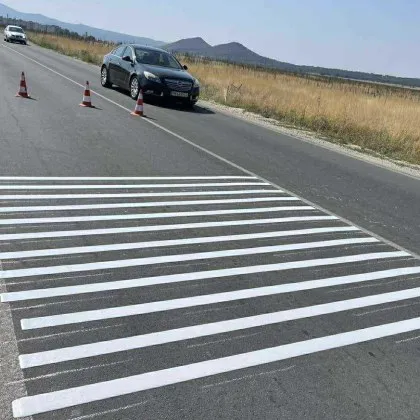 Община Карлово постави напречна шумна маркировка М20 за обезопасяване на