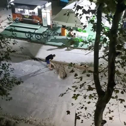 Пловдивчанин стана свидетел на абсурдна сцена мъж с кирка