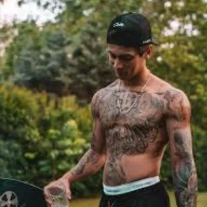 Турският рапър Емирхан Чакал по известен с творческия си псевдоним Джакал