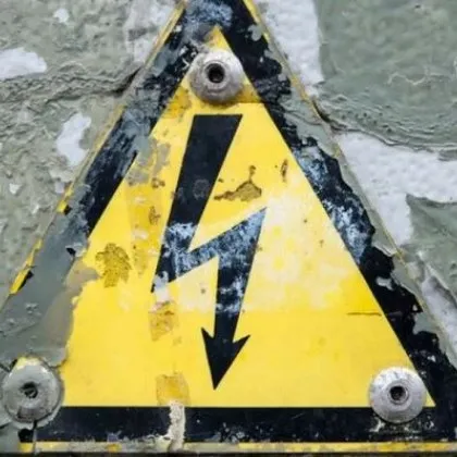 12 годишно дете е прието в болница след токов удар от