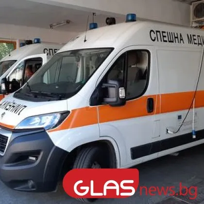 Водач помете двама пешеходци в Стара Загора, в болница са