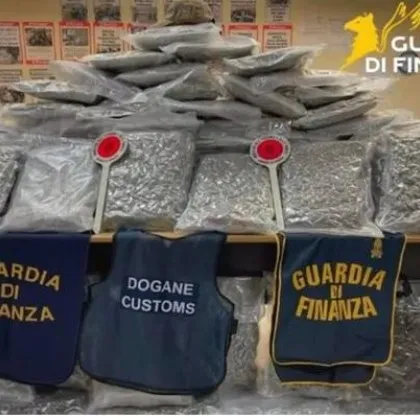 Италианските власти задържаха български шофьор на ТИР след като при