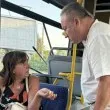 Шофьор на автобус във Велико Търново се скара на пътнички, били шумни СНИМКИ