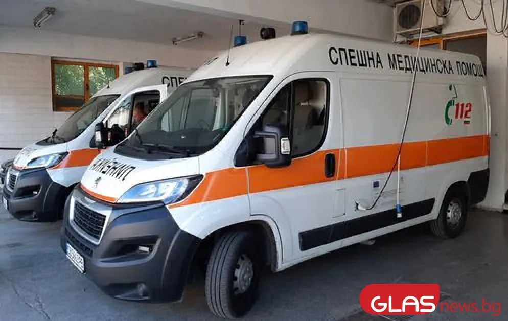 Водач помете двама пешеходци в Стара Загора, в болница са