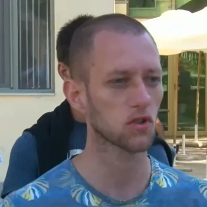 Снощи бяхме в болницата Марти още не се е събудил