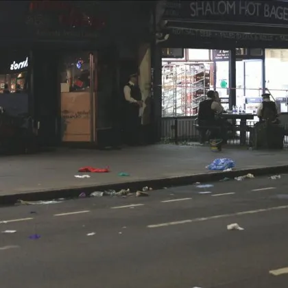 Трима души са в животозастрашаващо състояние след предполагаем палеж в