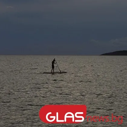 Спасен е капитан на обърнала се в морето яхта край