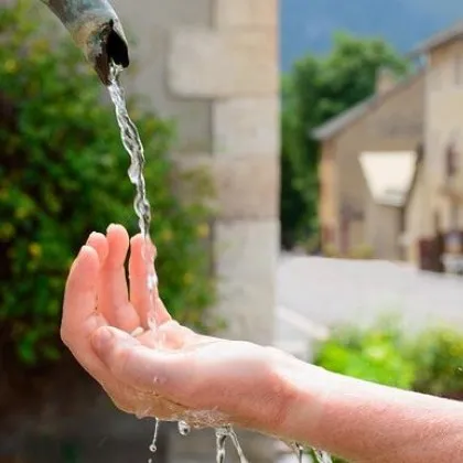 Хората които пият по малко вода от препоръчаното реагират по силно на