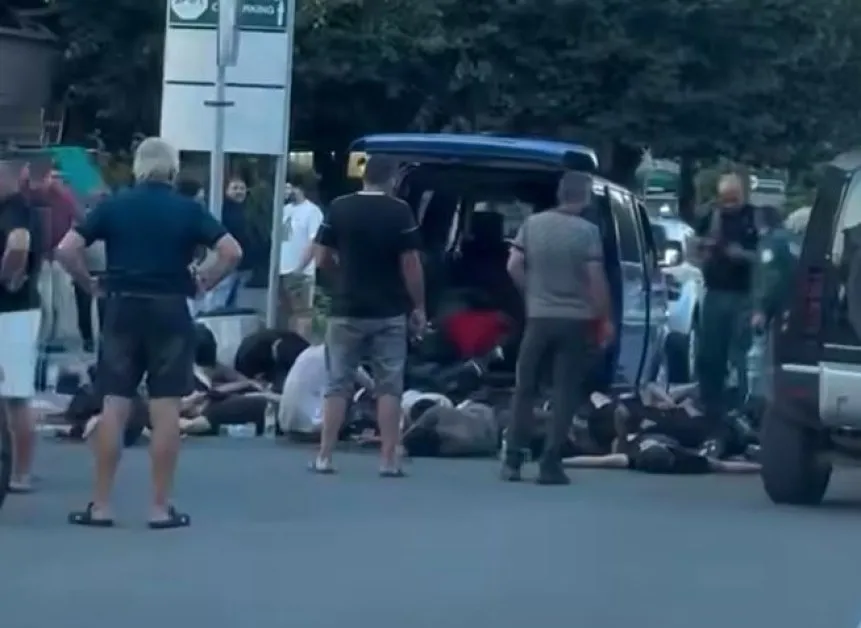 "Шофьорът скочи в движение, тръгна да бяга": Подробности за гонката с мигранти в Бургаско