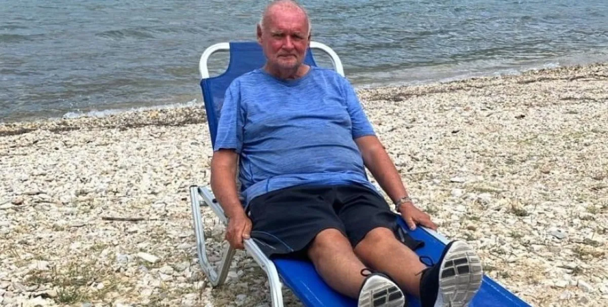 Успешен адвокат стана бездомник и живее на плажа