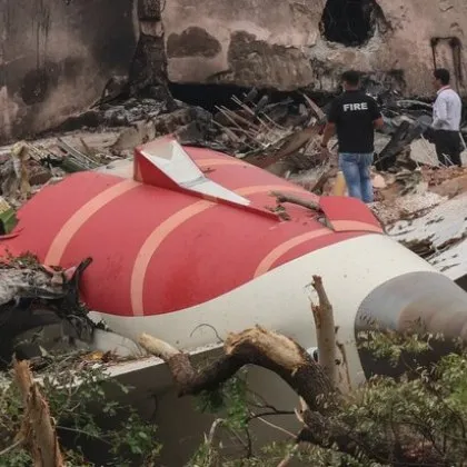 Mirror: Теч от тоалетната уби 260 души на Boeing в Индия