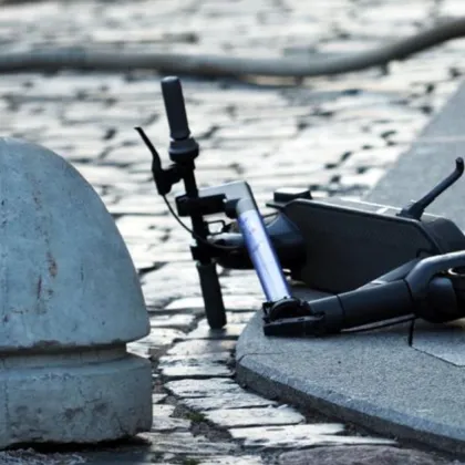 23 годишен мъж е в кома след падане с електрическа тротинетка