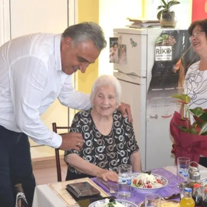 Стогодишен юбилей отпразнува Мина Шкодрова от Бенковски За празника й