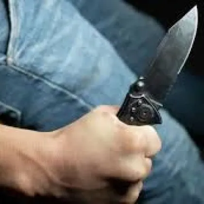 Бездомен мъж нападна с нож украинска бежанка в щата Северна