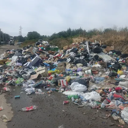 Жители на Дупница сигнализират за огромни количества отпадъци изхвърлени по