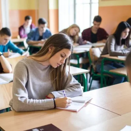 МОН обяви ваканциите на учениците за 2025/2026 г.