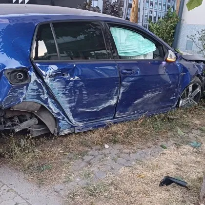 Пиян шофьор се вряза в сграда в София СНИМКИ