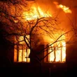 Повдигнаха обвинение на младия мъж, запалил умишлено къщата си