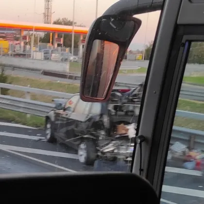 Катастрофа между два автомобила на АМ "Тракия" СНИМКИ