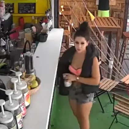 Млада жена бе заснета да краде в Созопол В социалните