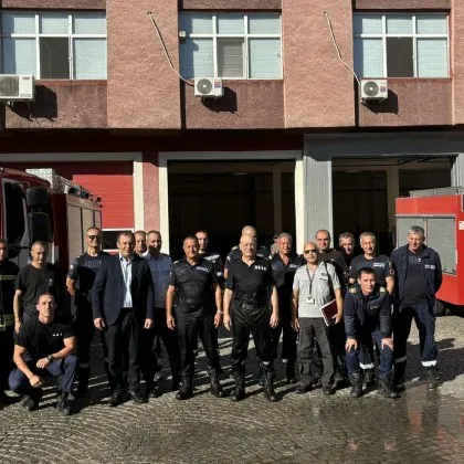 Пловдивските пожарникари изпратиха с благодарност и уважение четирима свои дългогодишни